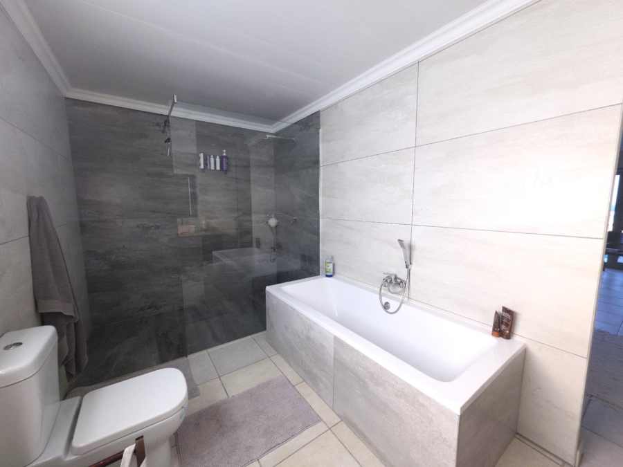 3 Bedroom Property for Sale in Dana Bay Western Cape